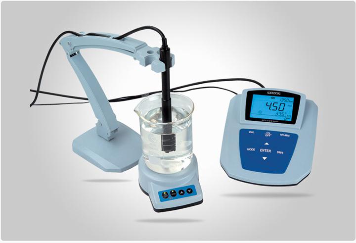 溶解氧测量仪(台式, 自动气压补偿, 精确度0.1mg/L)
